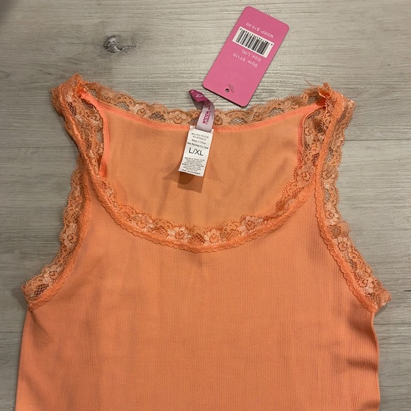 Emme Jordan NWT Tank Top with Lace Trim. - Picture 2 of 3